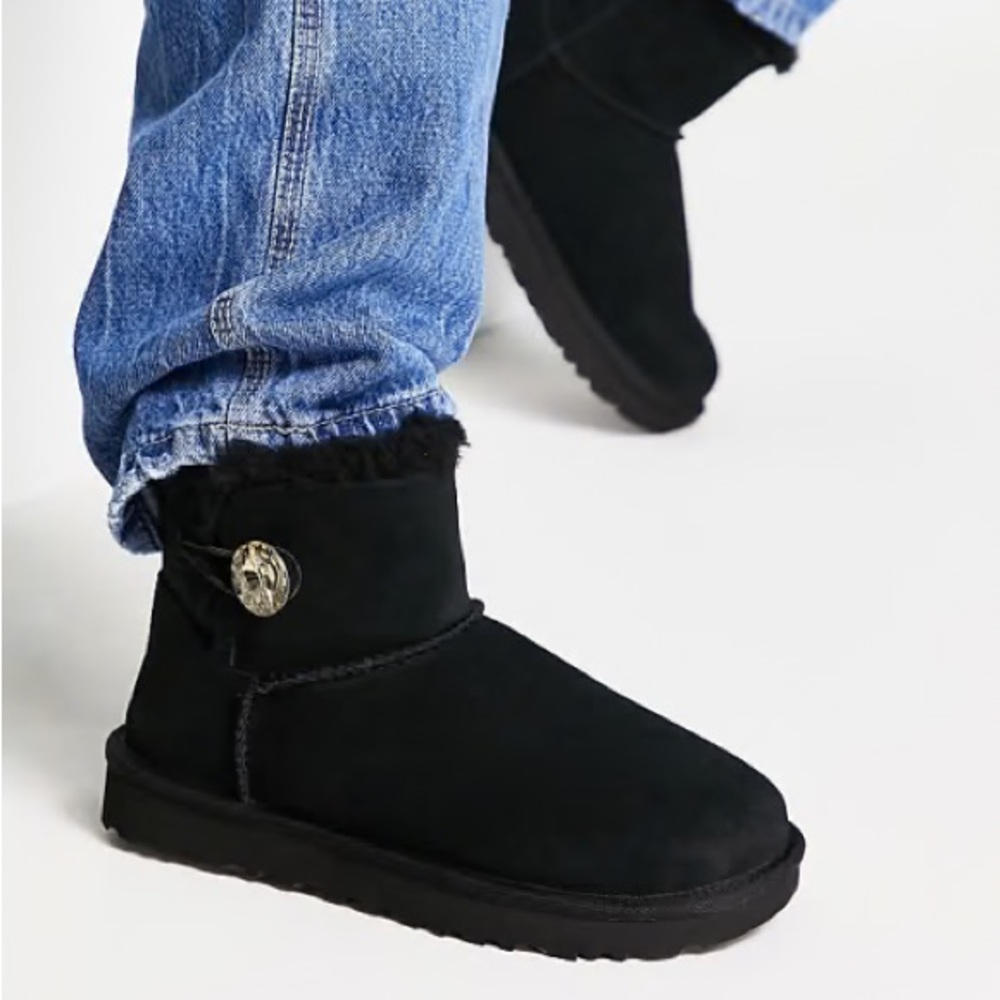 Ugg Mini Bailey Button - image 1